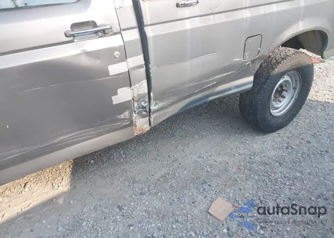 1987 Ford F250 z USA, uszkodzony, nr VIN 1FTFF25N7HPA33055